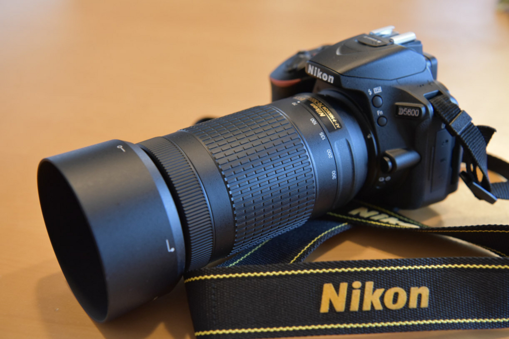 上品な Nikon 望遠ズームレンズ AF-P NIKKOR 70-300mm f 4.5-5.6E ED